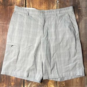 Mens Greg Norman Golf Shorts. Size 36. Light gray plaid.